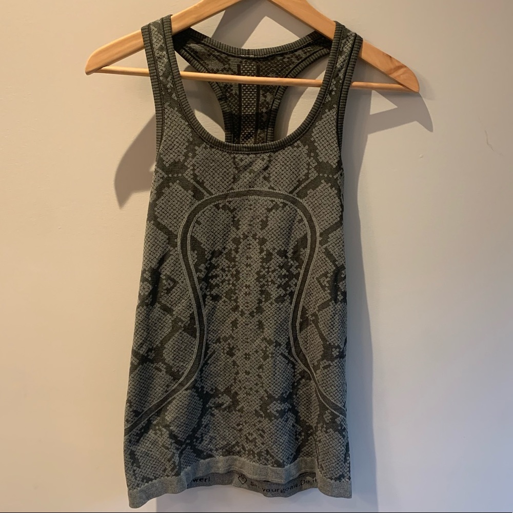 super cute green snake skin lululemon tank top!